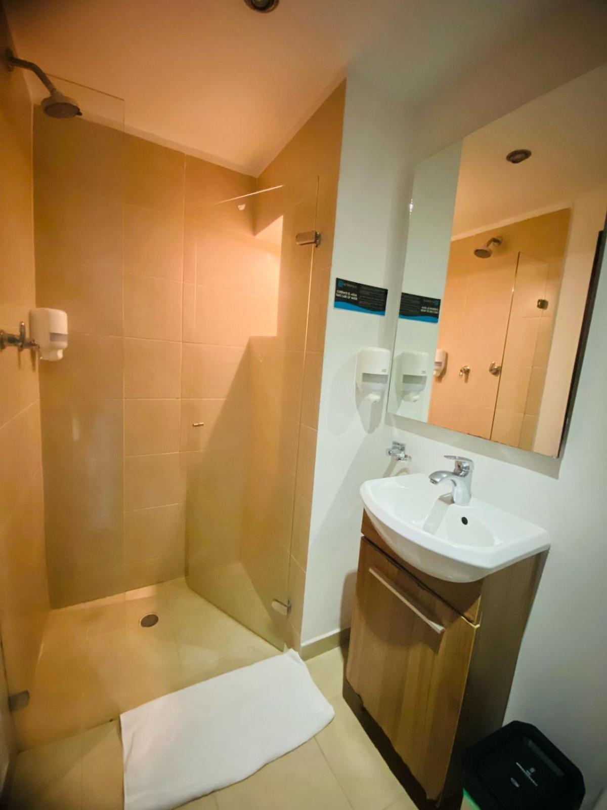 Hotel Metropolis Plaza カリ エクステリア 写真